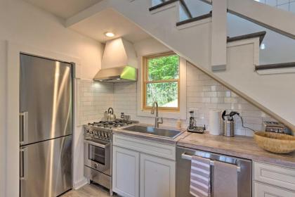 Reclusive Mountaintop Home with Stunning Views! - image 4