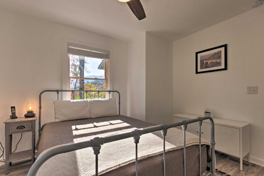 Reclusive Mountaintop Home with Stunning Views! - image 6