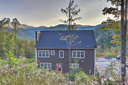 Spacious Mountain Escape near Mount Mitchell!