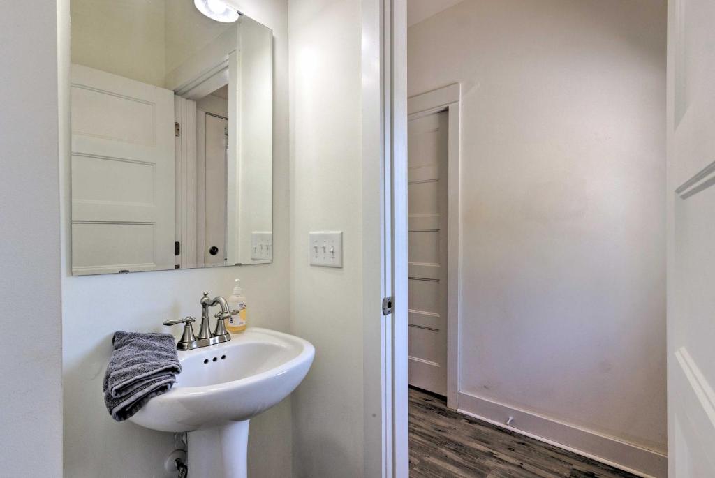 Spacious Mountain Escape near Mount Mitchell! - image 4