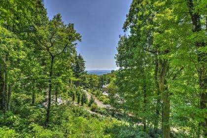 La Petite Chalet Cottage in Little Switzerland! - image 3
