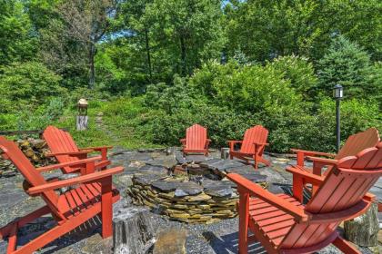 La Petite Chalet Cottage in Little Switzerland! - image 6