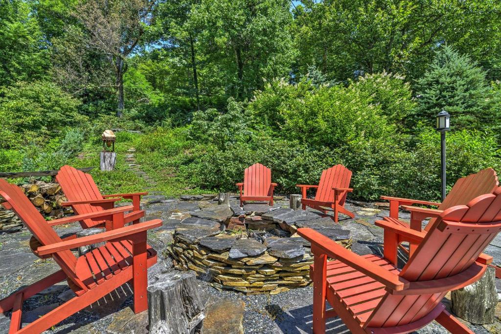 La Petite Chalet Cottage in Little Switzerland! - image 6