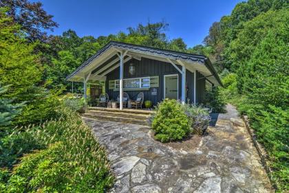 La Petite Chalet Cottage in Little Switzerland! - image 7