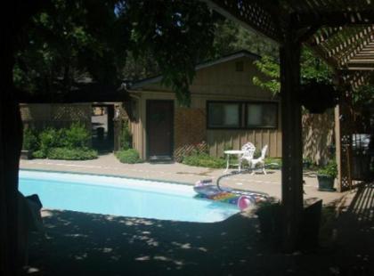 Yosemite Bed and Breakfast - image 10
