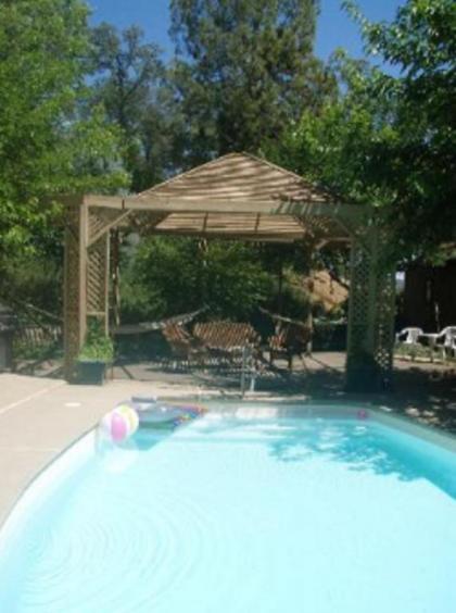 Yosemite Bed and Breakfast - image 11