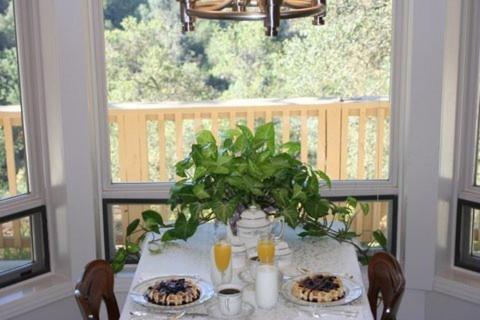 Yosemite Bed and Breakfast - image 3