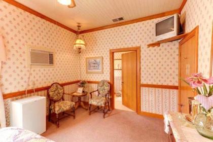 Mariposa Hotel Inn - image 4