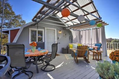 Mariposa Home with Furnished Patio and Sierra Mtn Views - image 1