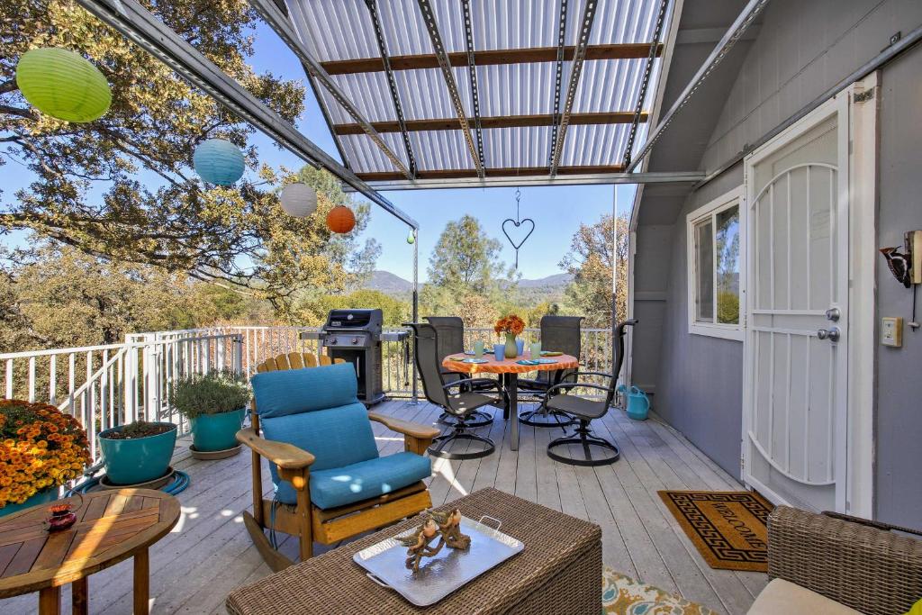 Mariposa Home with Furnished Patio and Sierra Mtn Views - image 3