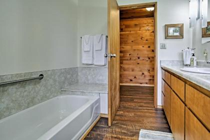 Private Buckeye and Boulders Cabin Near Yosemite! - image 15