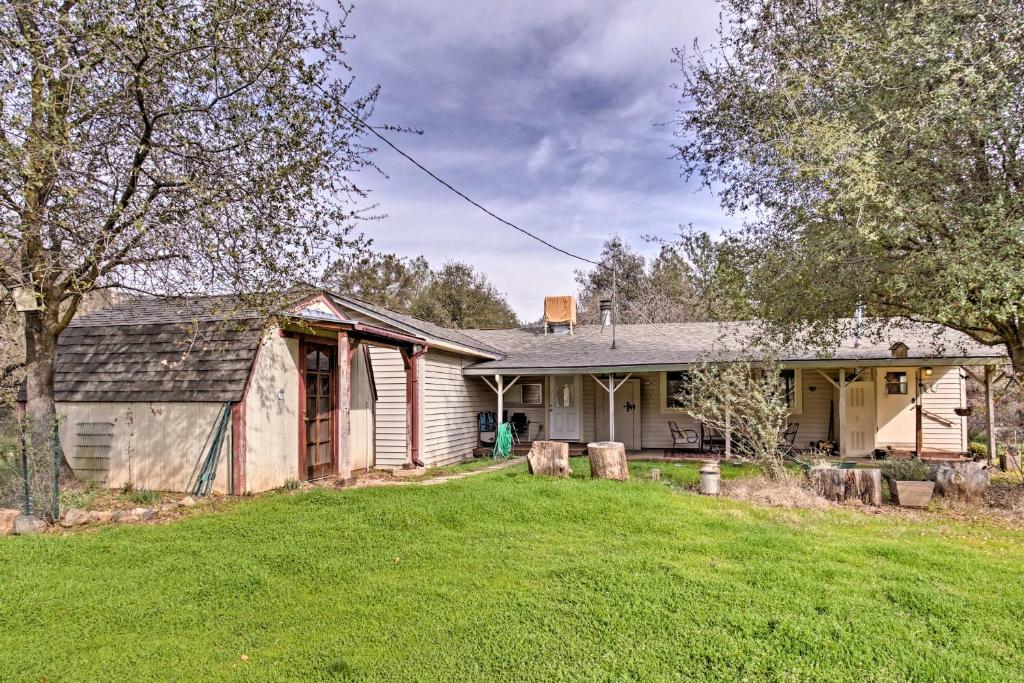 Private Buckeye and Boulders Cabin Near Yosemite! - image 5