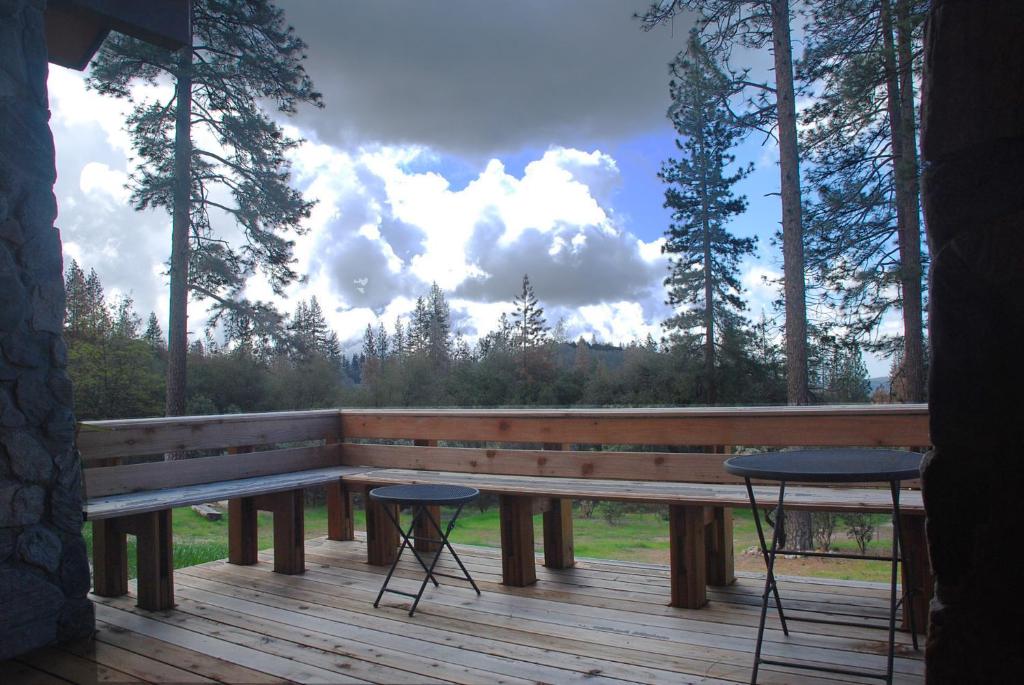 Sierra Trails Retreat - main image