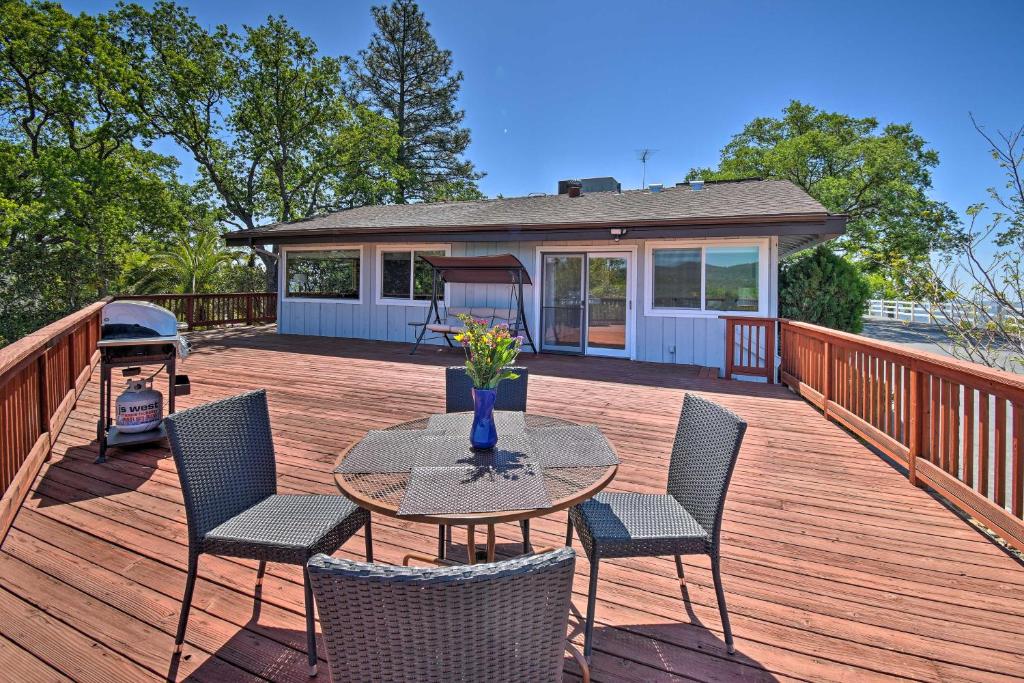 Stunning Treetop Villa - 1 Mi to Mariposa! - main image