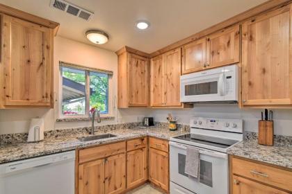 Stunning Treetop Villa - 1 Mi to Mariposa! - image 10