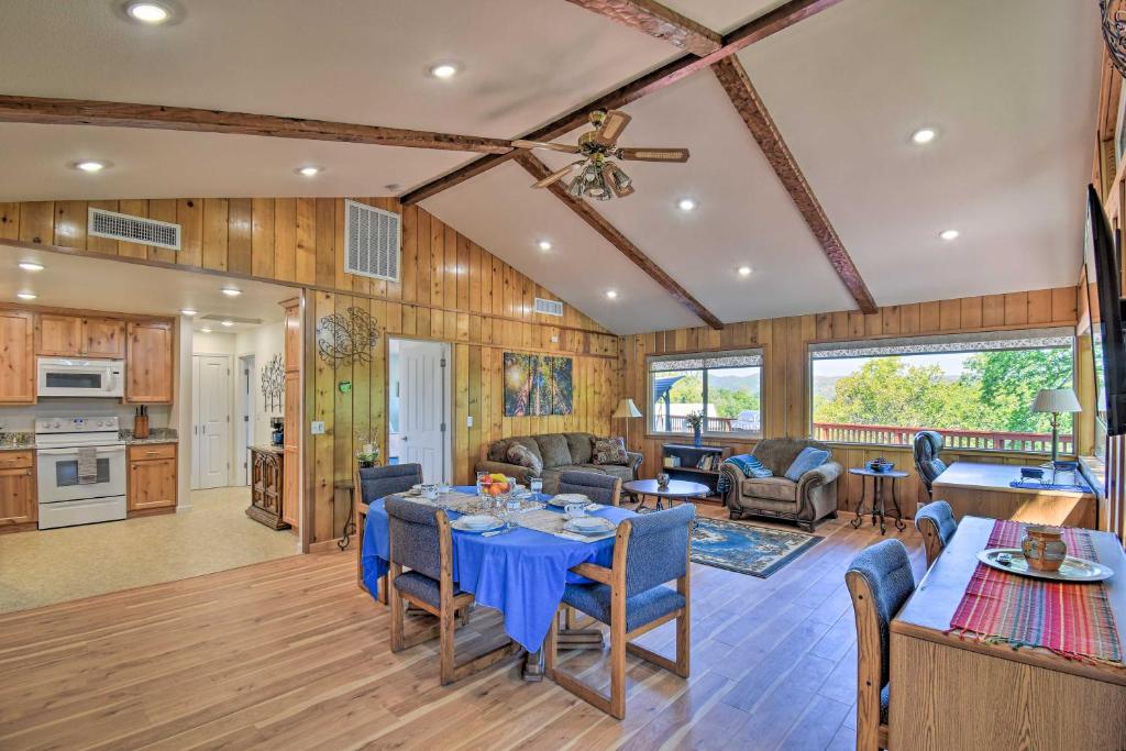 Stunning Treetop Villa - 1 Mi to Mariposa! - image 2