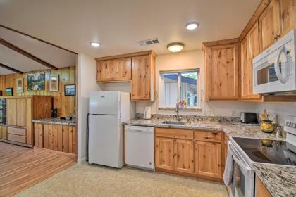 Stunning Treetop Villa - 1 Mi to Mariposa! - image 9