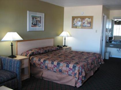 Relax Inn Marlin - image 10