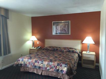 Relax Inn Marlin - image 5