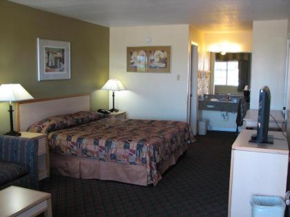 Relax Inn Marlin - image 9