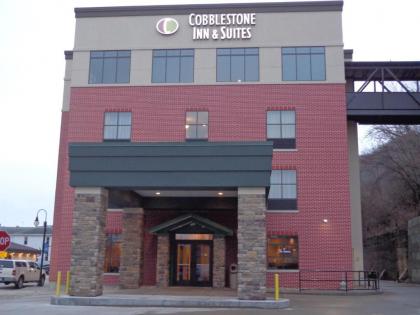 Cobblestone Inn  Suites   marquette