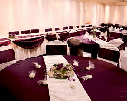 Ramada by Wyndham Marquette - image 13