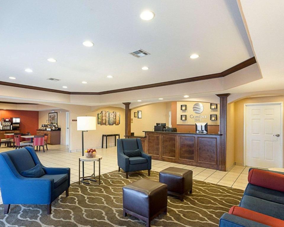 Comfort Inn Marrero-New Orleans West - image 2