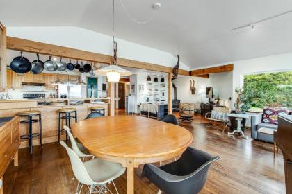 The Artists' Beachhouse - image 10