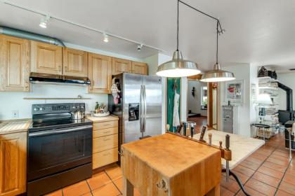 The Artists' Beachhouse - image 15
