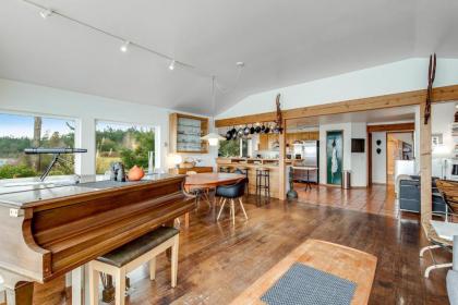 The Artists' Beachhouse - image 7