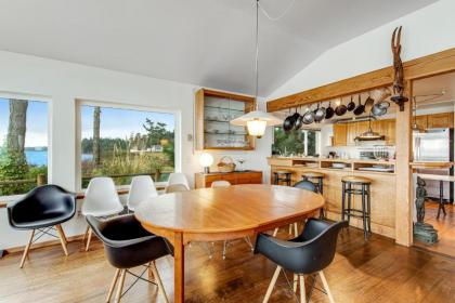 The Artists' Beachhouse - image 8