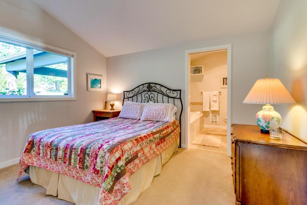 Marrowstone Island Beach Home - image 6