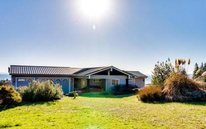 Marrowstone Island Beach Home - image 8