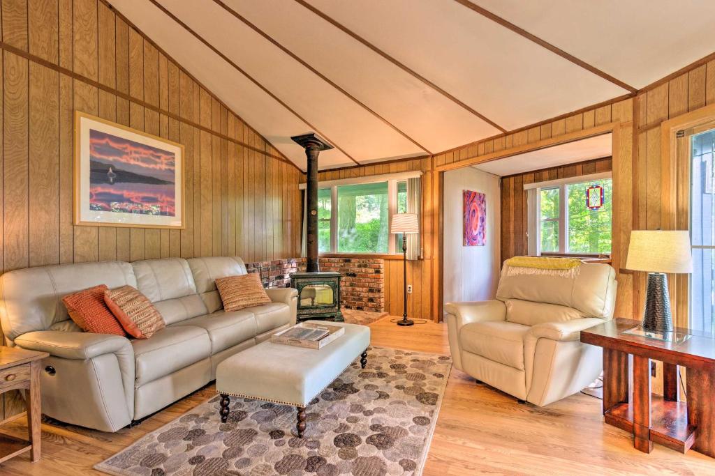 Mountaintop Wolf Laurel Home with Views and Amenities! - main image