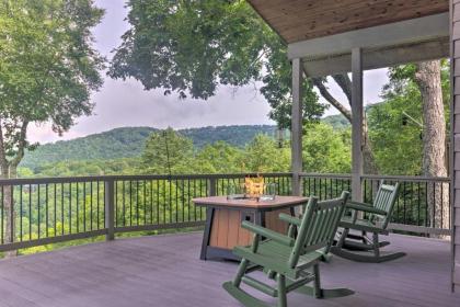 Bright Wolf Laurel Cottage with Mtn View and Deck