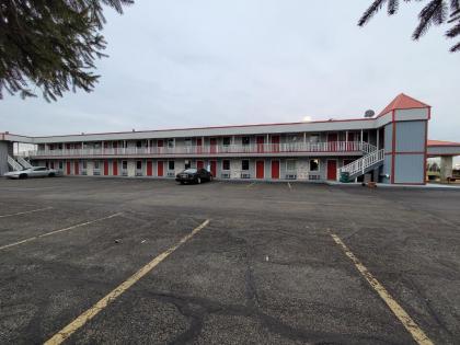Relax Inn - image 10