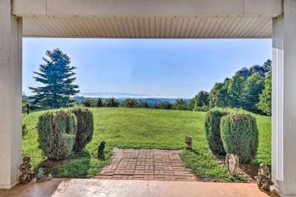 7-Acre Home with Mountain Views - 16 Mi to Asheville - image 7