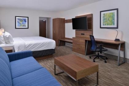 Holiday Inn Express & Suites - Marshalltown an IHG Hotel - image 2