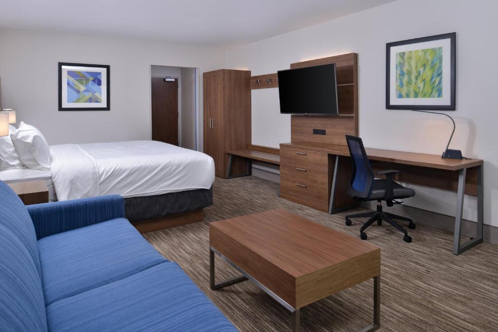 Holiday Inn Express & Suites - Marshalltown an IHG Hotel - image 2