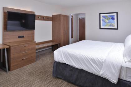 Holiday Inn Express & Suites - Marshalltown an IHG Hotel - image 7