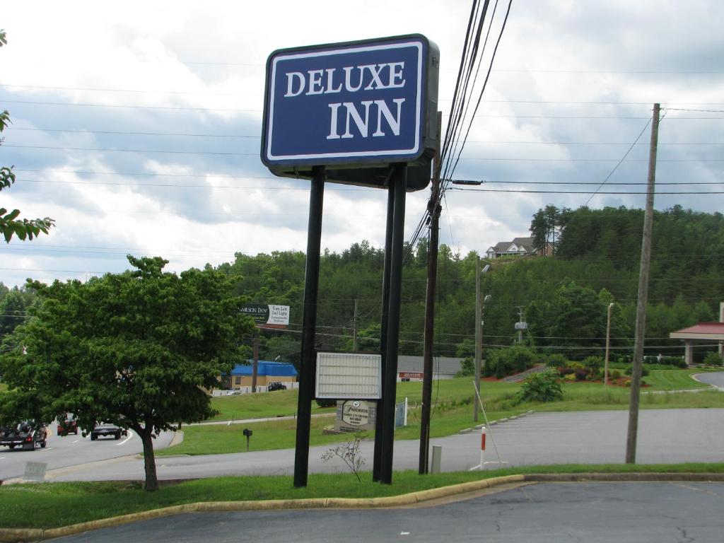 Deluxe Inn - main image