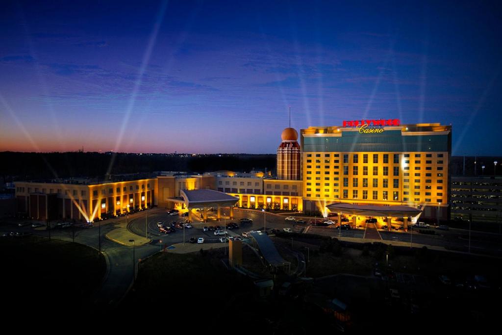 Hollywood Casino St. Louis - main image