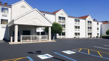 Motel 6-Maryland Heights MO - image 2
