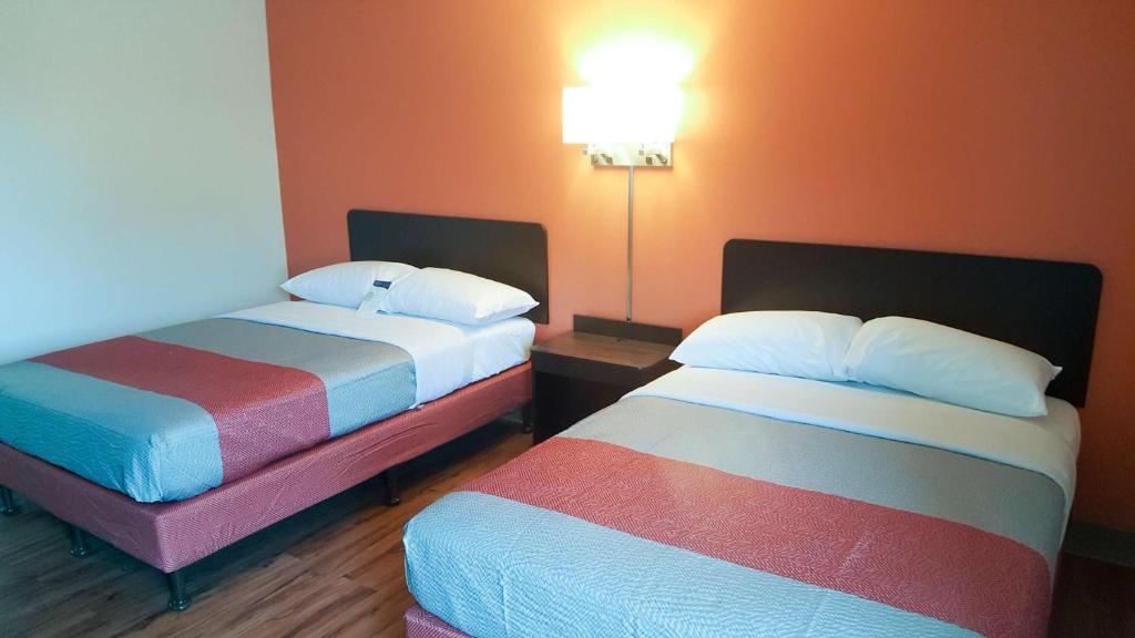 Motel 6-Maryland Heights MO - image 4