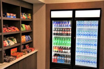 La Quinta Inn & Suites by Wyndham Marysville - image 9