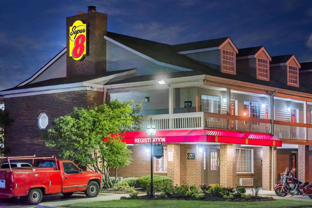 Super 8 by Wyndham Marysville - main image