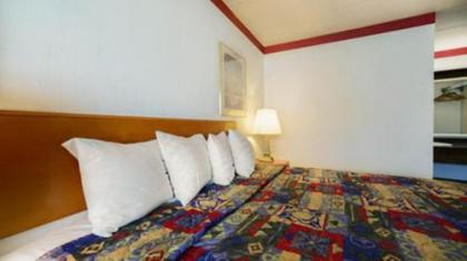 Rodeway Inn - image 10