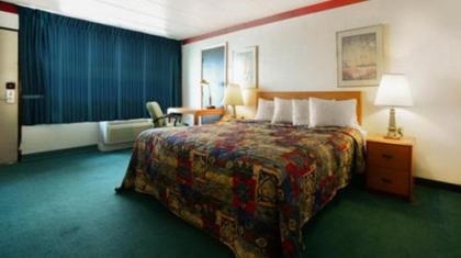 Rodeway Inn - image 11