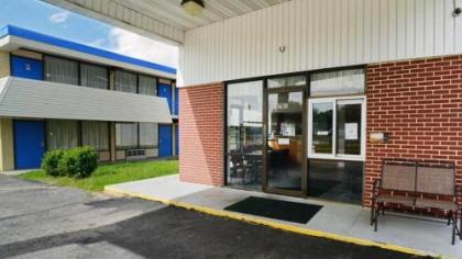Rodeway Inn - image 5