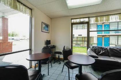 Rodeway Inn - image 7